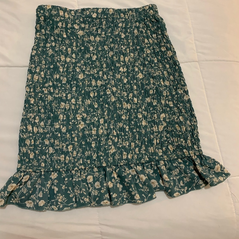 Floral scrunch skirt with ruffle. So cute and brand new